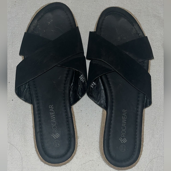 Preloved Rocawear size 10 sandal - Picture 2 of 4